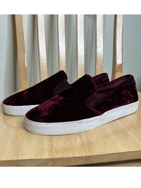 Crown & Ivy Suzelle deep burgundy velvet slip-on fashion sneakers 10